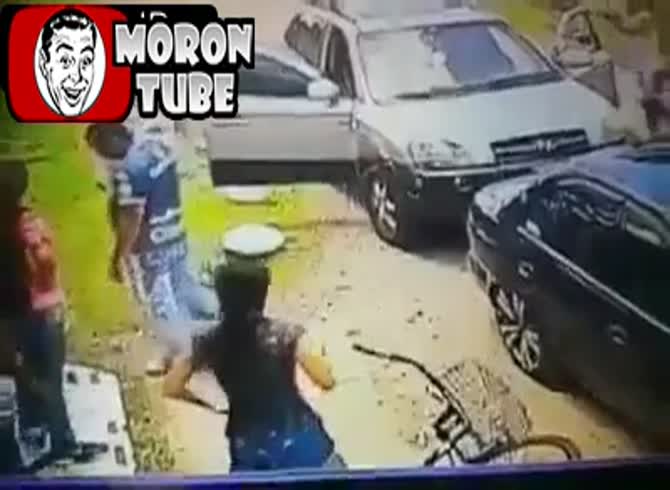 Video :Costa Rica - for a little tale, a guy uses a shotgun to rip a baker's arm